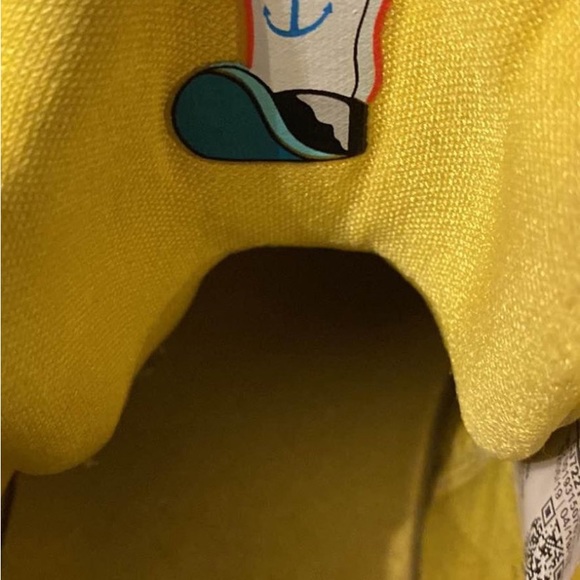 Super cool limited edition. Sponge Bob Nike Kyrie 5. - Picture 5 of 7